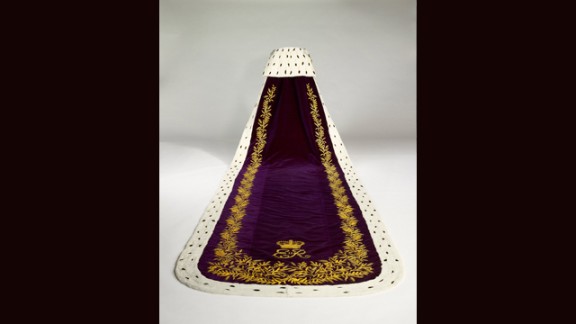 Queen Elizabeth Ii S Coronation Regalia To Go On Show Cnn