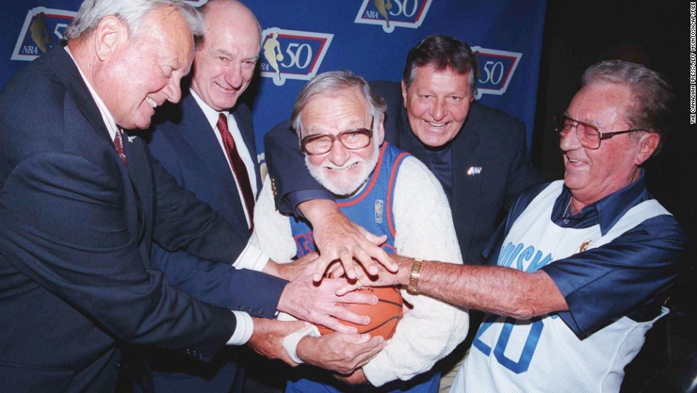 Ossie Schectman, the former New York Knicks guard who scored the league&#39;s first basket, died Tuesday, July 30. He was 94. NBA Commissioner David Stern called Schectman a pioneer, &quot;Playing for the New York Knickerbockers in the 1946-47 season, Ossie scored the league&#39;s first basket, which placed him permanently in the annals of NBA history. On behalf of the entire NBA family, our condolences go out to Ossie&#39;s family.&quot;