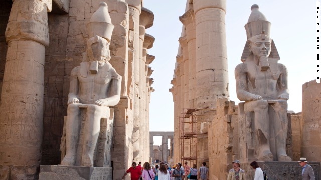 > het Luxor tempelcomplex omvat de oude begraafplaatsen van Toetanchamon en Ramses II.