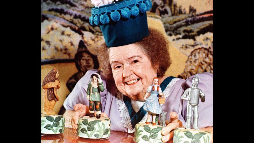 &lt;a href=&quot;http://www.cnn.com/2013/08/07/showbiz/ent-munchkin-margaret-pelligrini-dead/index.html&quot;&gt;Margaret Pellegrini,&lt;/a&gt; who played the flowerpot Munchkin and one of the sleepyhead kids in the classic film &quot;The Wizard of Oz,&quot; died at her home in Phoenix on Wednesday, August 7 after suffering a stroke, according to Ted Bulthaup, spokesman for the Munchkins. She was 89. Pellegrini was one of the last surviving Munchkins from the 1939 film. 