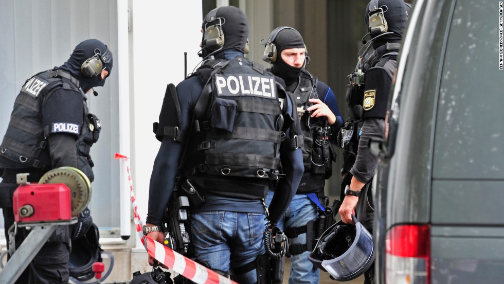 Formation shampoo Centralize German hostage standoff: Armed man holds several people captive - CNN