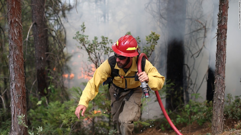 Spreading California wildfire feeds on dry vegetation - CNN