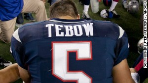 Tim Tebow rushes to help during in-flight medical emergency