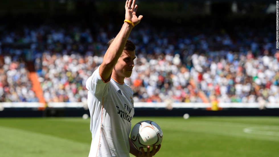 Gareth Bale received a rapturous reception from thousands of Read Madrid fans at the Bernabeu on Monday.