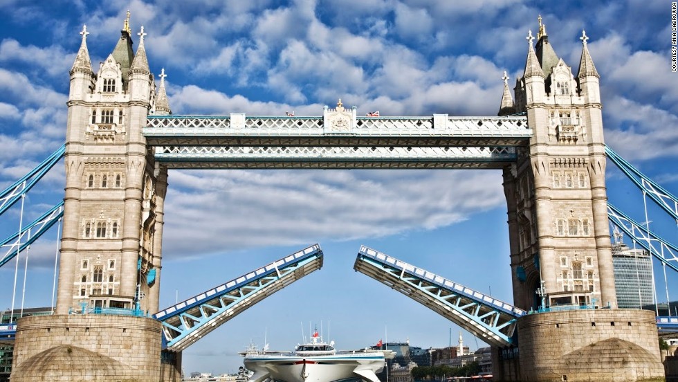 World's largest solar-powered boat cruises into London - CNN