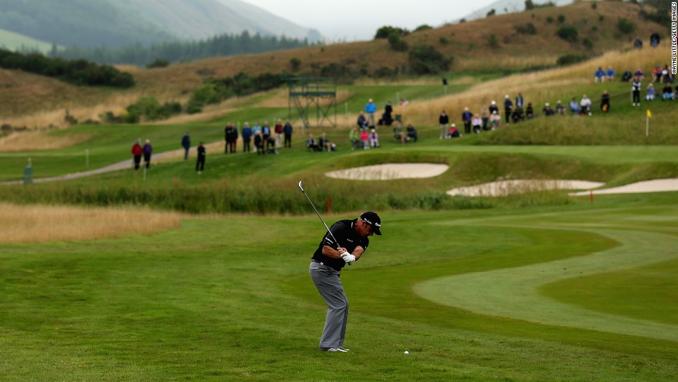 McGinley plays a shot to the third green at Gleneagles in last month&#39;s Johnnie Walker Championship, the last major tournament to be staged at the Scottish course until the 2014 Ryder Cup.