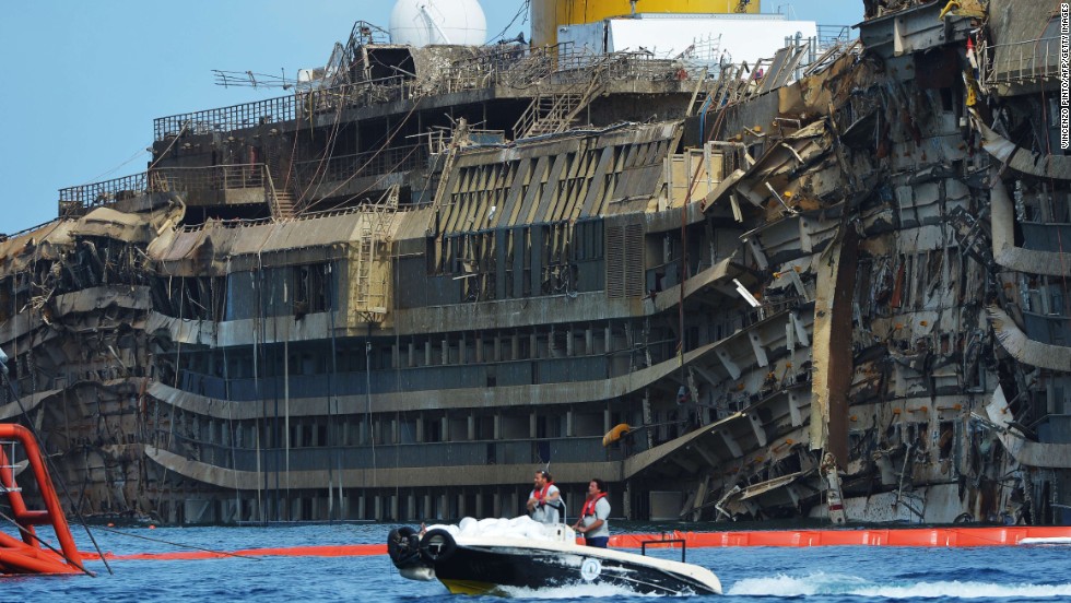 Costa Concordia Underwater What S Inside Of Wrecked Cruise