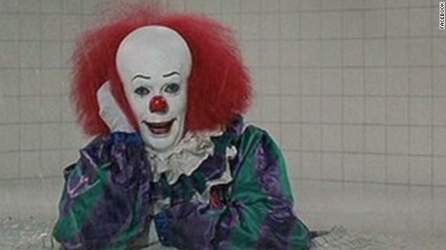 Creepy clown craze sweeps the globe - CNN