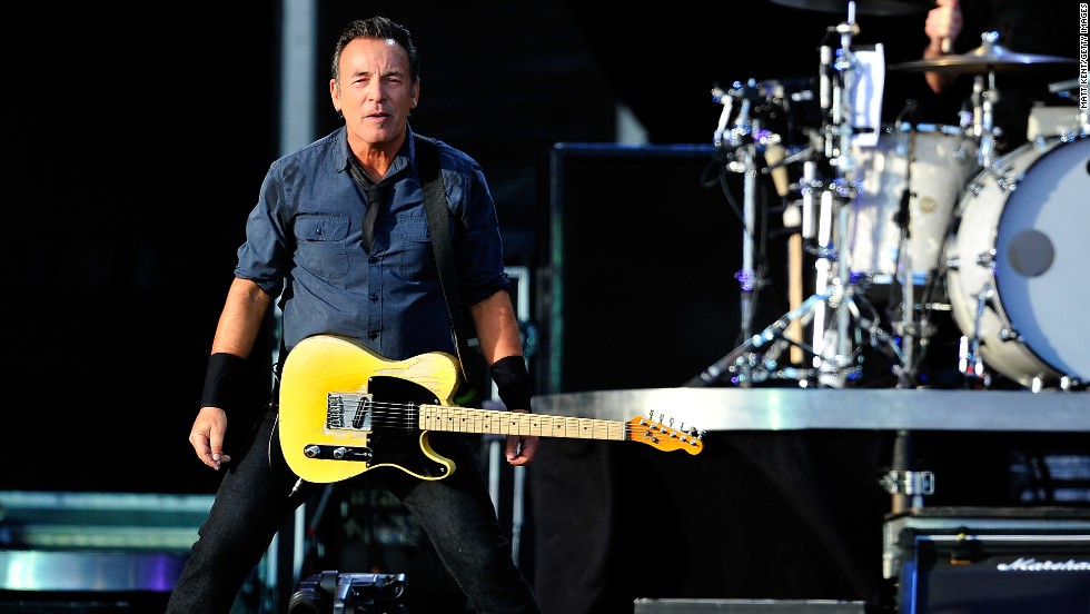 At a concert in Ireland in July,  American rocker Bruce Springsteen devoted one of his songs to local jockey JT McNamara. The Irishman has been paralyzed from the neck down after a fall in March this year. 