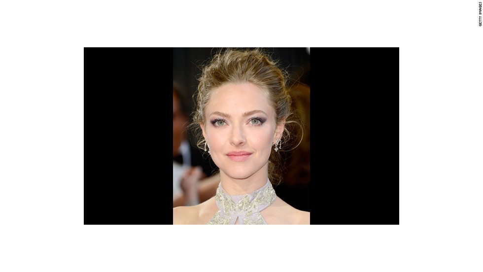 Amanda Seyfried&#39;s ethereal beauty was highlighted with lilac shadow and blush-toned lips by makeup artist Monika Blunder