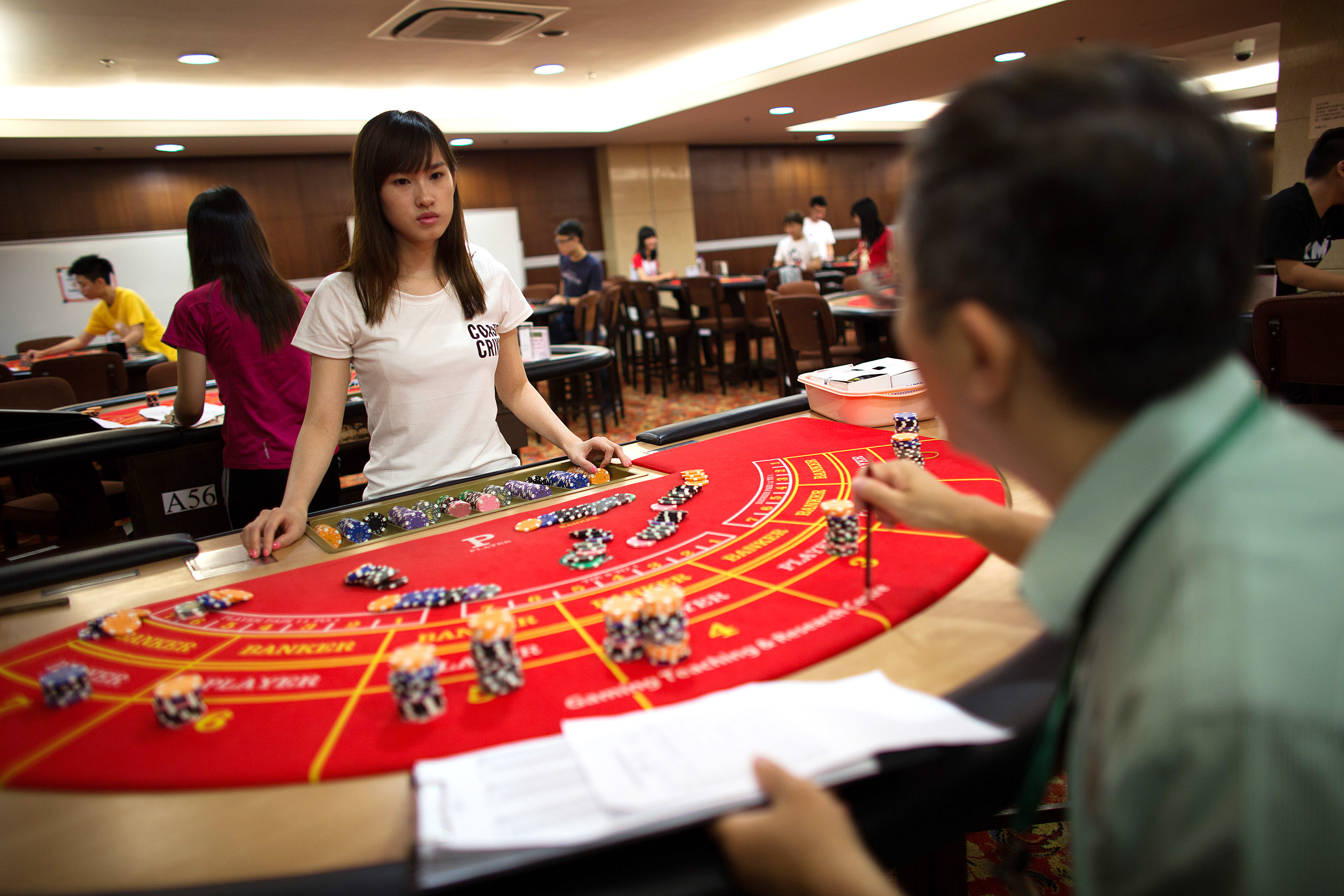 Тайвань игры. Казино в Китае. Азартные игры в Японии. Китай азартные игры. Китайцы в казино.