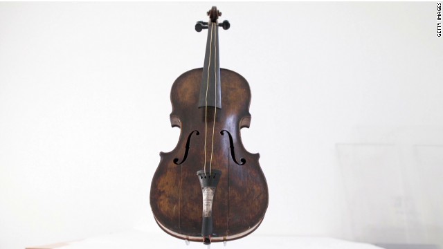 Titanic violin sells for record price