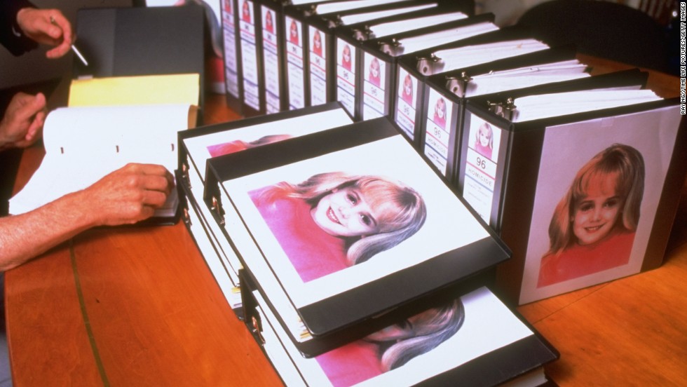 Binders were crammed with investigators&#39; reports in the JonBenet case. Reports revealed that her skull had been fractured and the ransom note came from a notepad from the Ramsey&#39;s home. 