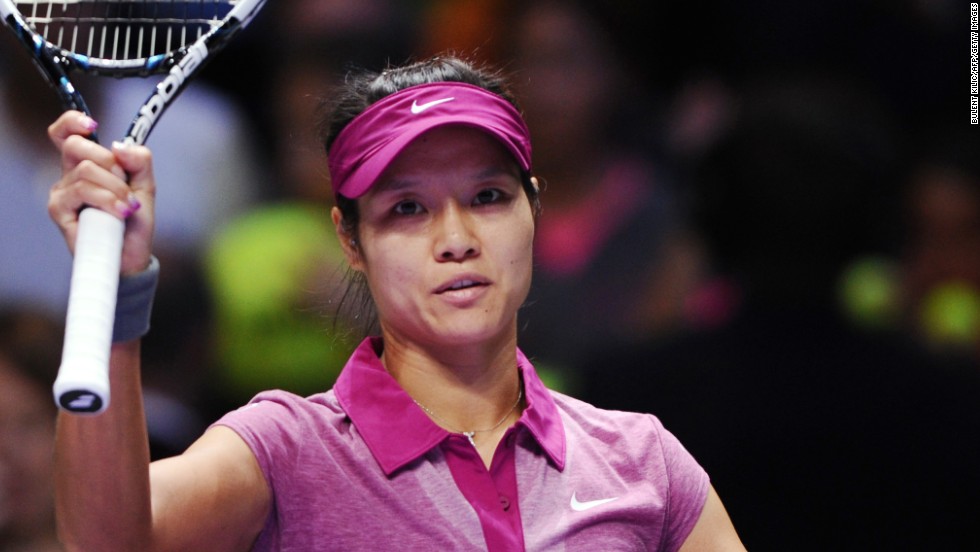 A subdued Li Na acknowledges the Istanbul crowd after becoming the first Chinese player to reach the semifinals of the WTA Championships.