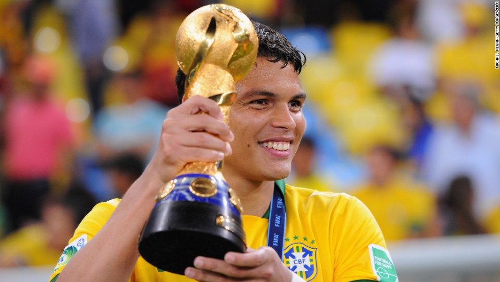 &lt;strong&gt;Thiago Silva&lt;/strong&gt; (Paris Saint-Germain y Brasil) &lt;br /&gt;Clasificación de CNN: Sin posibilidad &lt;br /&gt;El defensa llevó a Brasil al éxito en la Copa de Confederaciones en 2013. Si puede repetir la proeza como capitán de su país en la Copa del Mundo el próximo año, no estará lejos de recibir el honor en 2014. &lt;br /&gt;