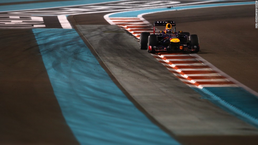 The German triumphed by more than 30 seconds at Yas Marina after starting behind Red Bull teammate Mark Webber, who topped Saturday&#39;s qualifying. 