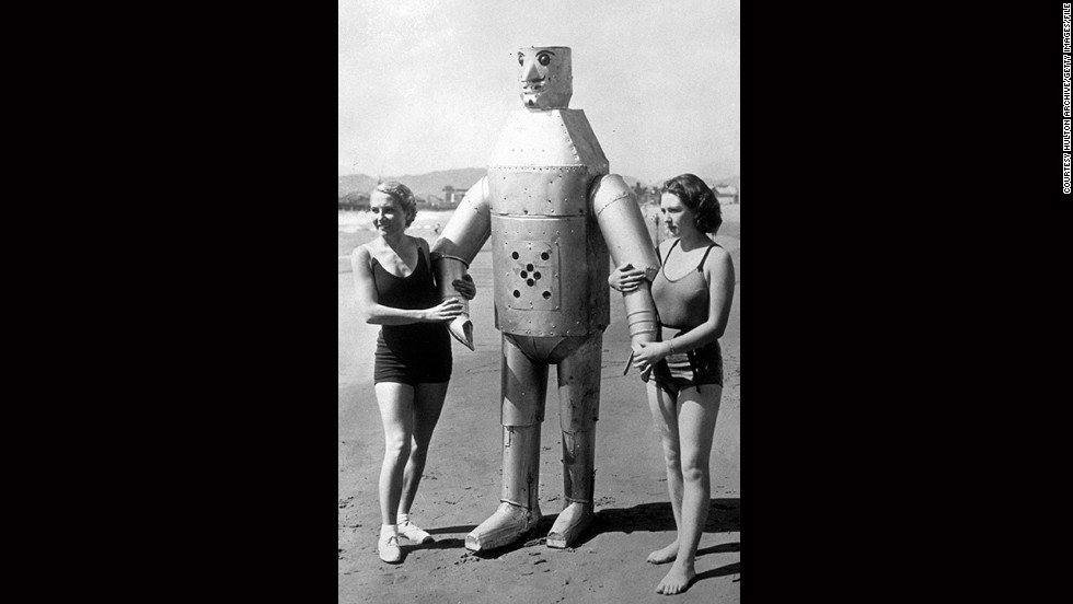 Move over David Hasselhoff. these ladies have found a real man to take for a dip in ocean. Well, perhaps not, but at 250 pounds, 7.5 feet tall and with a steely look in his eyes, Mac the Mechanical Man had a certain allure on Venice Beach back in the 1930s. What the picture doesn&#39;t show is his inventor Leighton Hilbert, who, just a few meters away is fiddling with Mac&#39;s remote controls. Way to cramp his style, Hilbert.