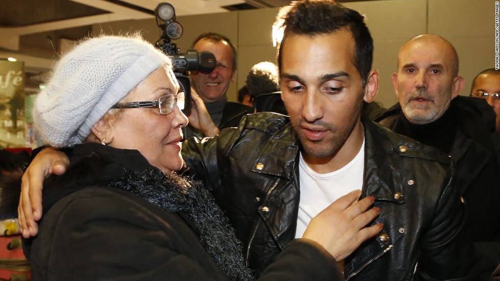 Football player Zahir Belounis (right) is welcomed by his mother as he arrives from Qatar at Paris&#39; Roissy-Charles-de-Gaulle airport on November 28, 2013. 