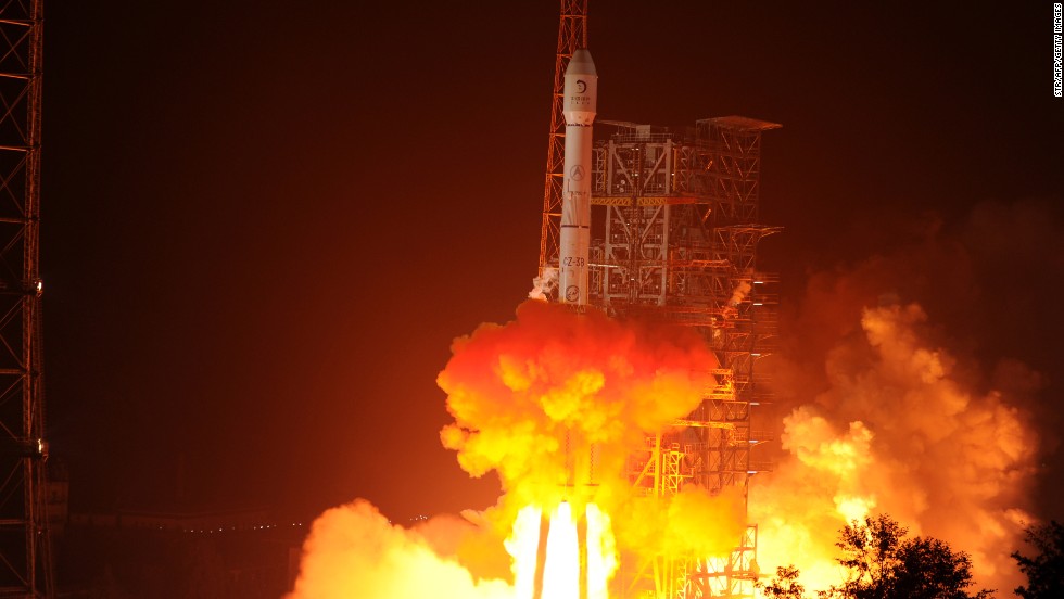 A rocket carrying the Jade Rabbit -- China&#39;s first lunar rover -- blasts off from the Xichang Satellite Launch Center in the southwest province of Sichuan, China, on December 2, 2013. 