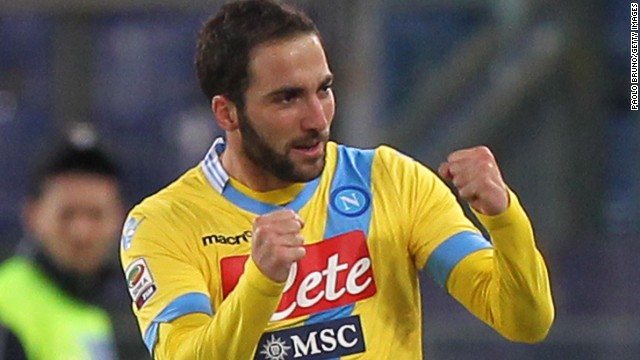 Serie A: Gonzalo Higuain double helps Napoli stay in touch ...