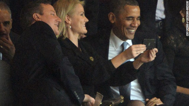 The three world leaders share a photo at Mandela&#39;s memorial.