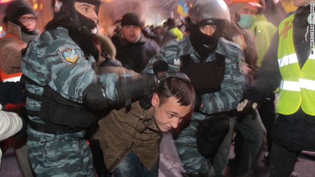Ukraine protesters clash with police
