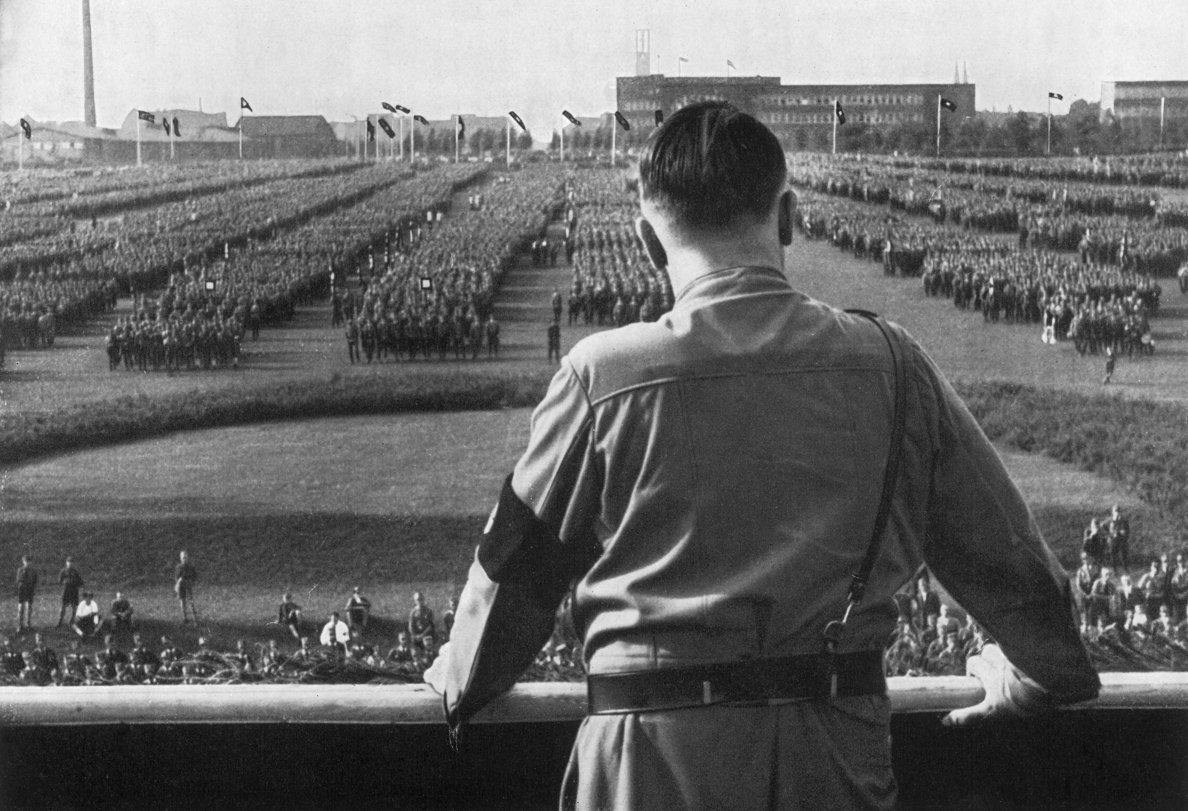 [Image: 131213004030-hitler-crowd.jpg]