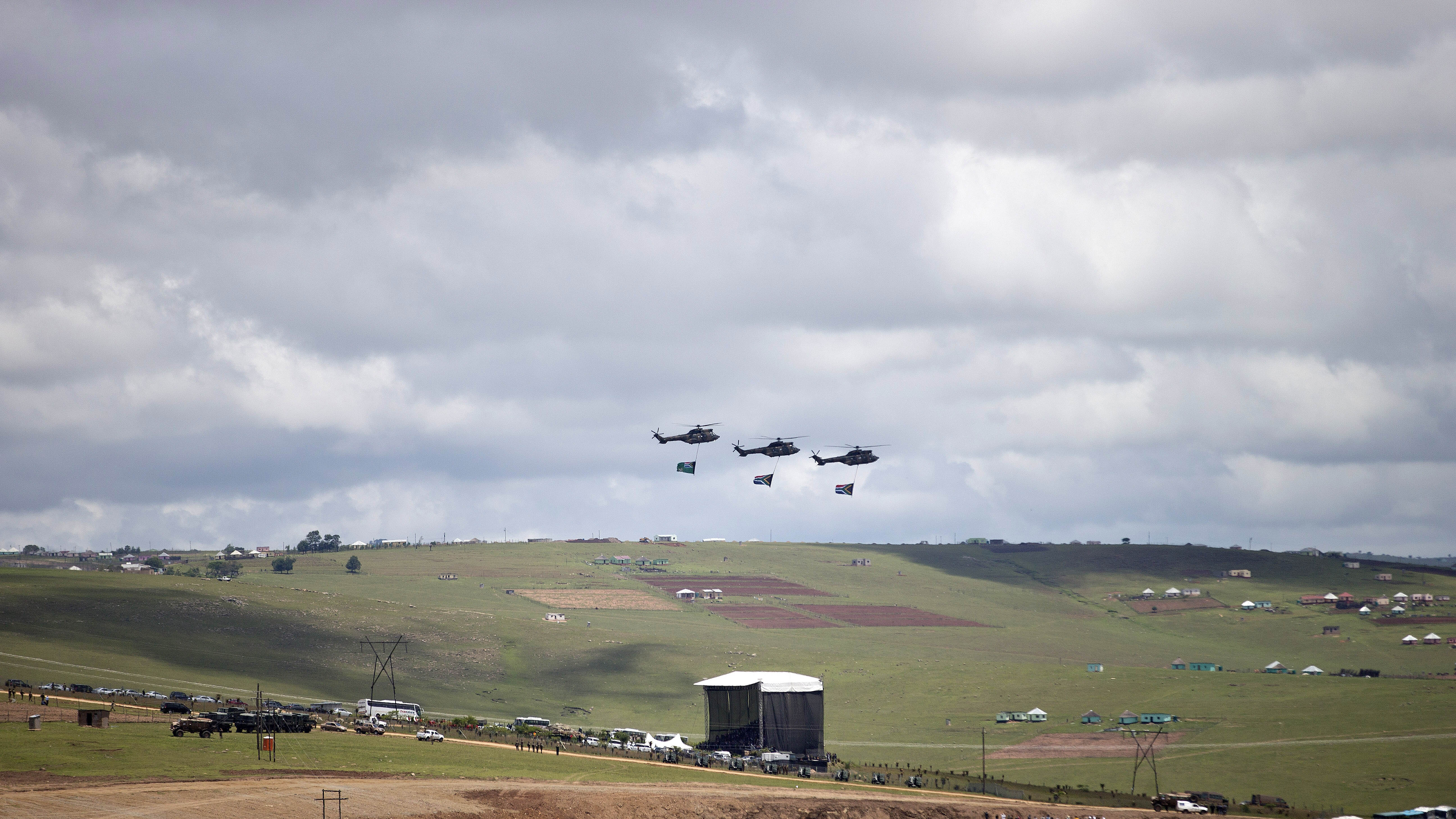 Nelson Mandela S Remains Reach His Childhood Village In Qunu Cnn