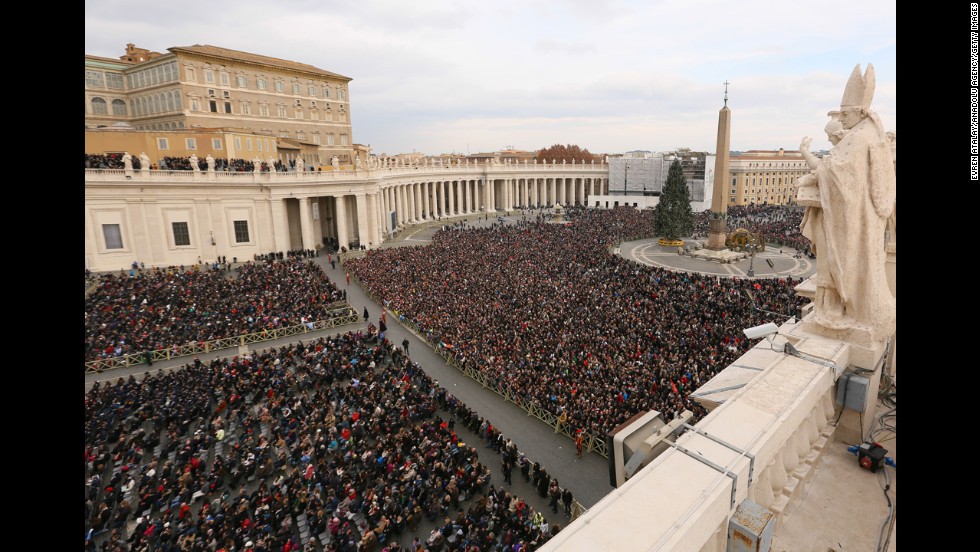 Thousands gather at St Peter&#39;s Square to hear the Pope&#39;s traditional Christmas blessing. The massive turnout on Christmas Day mirrored the popularity Francis has enjoyed since becoming head of the Catholic Church.  His reputation for being down to earth and genuinely caring about people has touched a chord with millions.