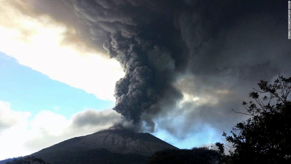 El Salvador's Chaparrastique volcano erupts for first time in 37 years ...