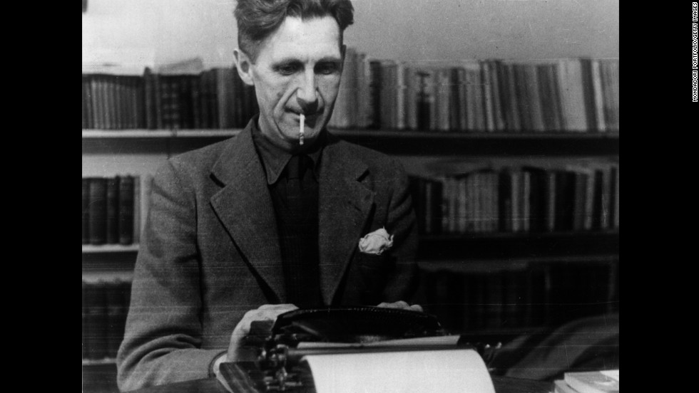 Photos Famous writers and their typewriters