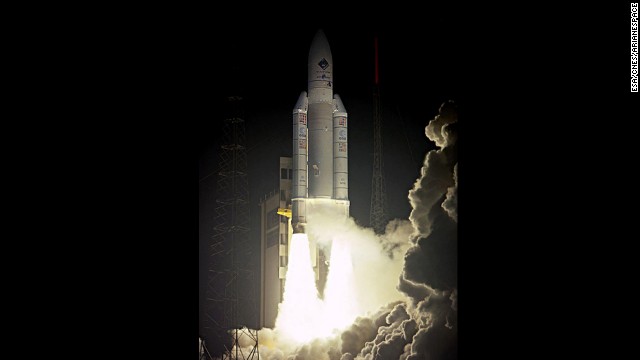 La missione di Rosetta è iniziata il 2 marzo 2004, quando è stata lanciata su un razzo europeo Ariane 5 da Kourou, nella Guyana francese.