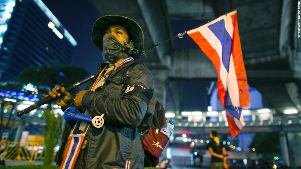 Thailand Anti Government Demonstrators Sleep On Streets For Protest Cnn