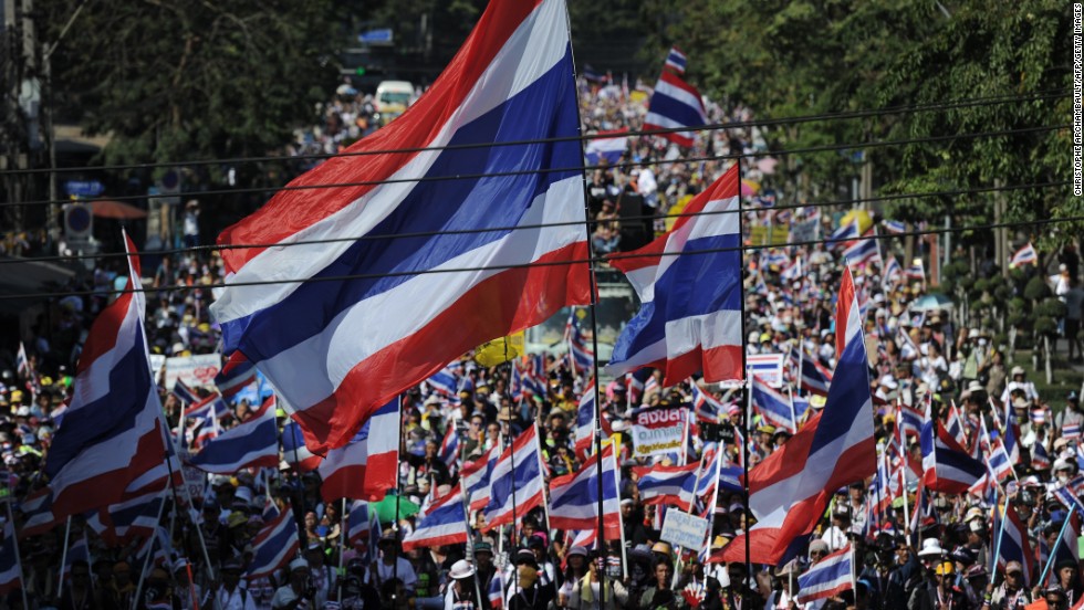 Thailand Anti Government Demonstrators Sleep On Streets For Protest Cnn