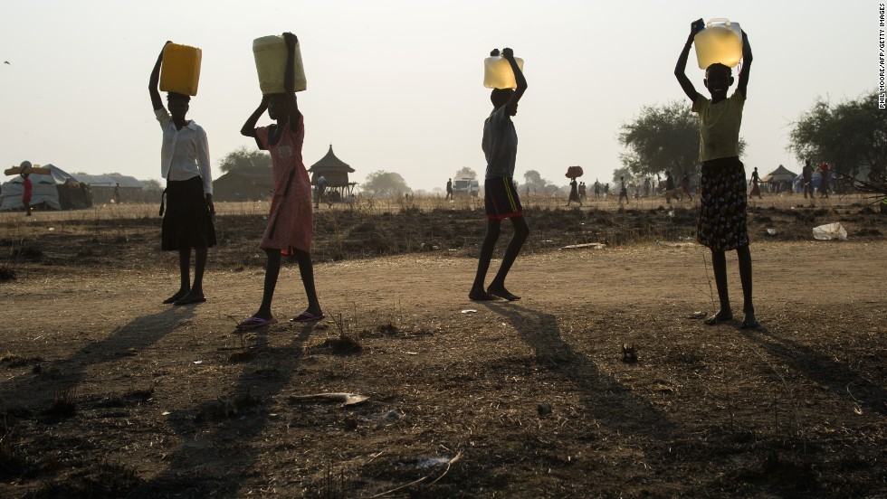 Internally displaced children carry water in Minkammen on January 10.