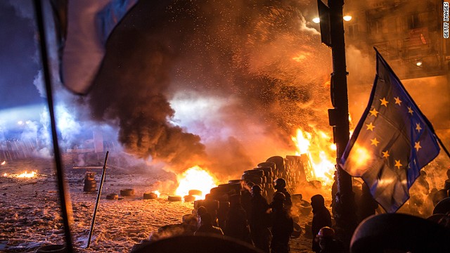 Protesters prep for battle in Ukraine