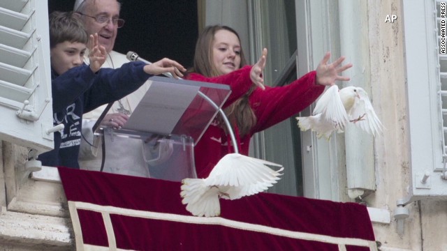 Pope Francis&#39; peace doves attacked