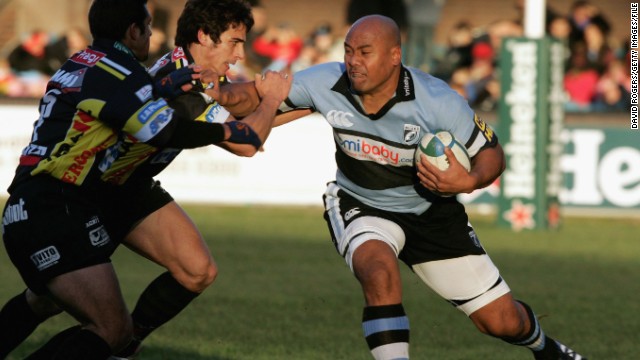 Prosser likened his fellow passenger's build to that of late rugby star Jonah Lomu, pictured right.