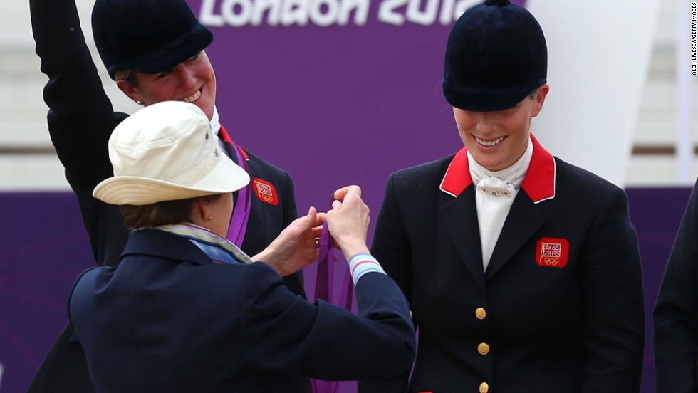 She was presented her medal by her mother, Princess Anne, who participated in the 1976 Olympic Games in Montreal as a member of Britain&#39;s equestrian team.