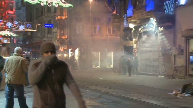 Turkish police break up Internet protest