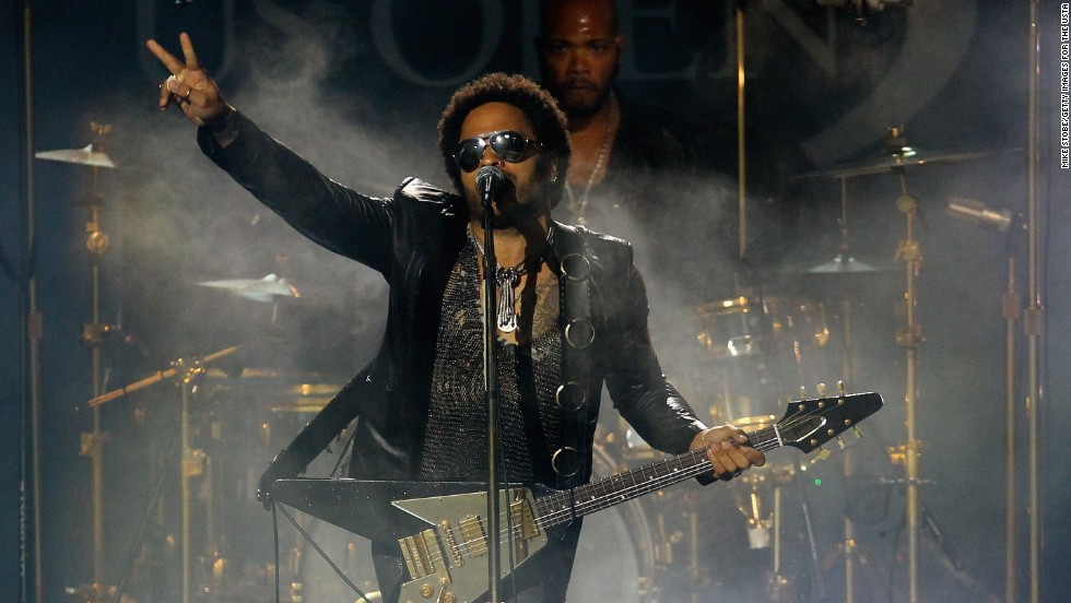 Lenny Kravitz is the son of Roxie Roker, who played Helen Willis on the TV sitcom &quot;The Jeffersons,&quot; and NBC news producer Sy Kravitz. &quot;I knew that my father physically looked different from my mother, but that wasn&#39;t an issue to me,&quot; Lenny Kravitz said on &lt;a href=&quot;http://www.huffingtonpost.com/2013/05/30/lenny-kravitz-race-biracial_n_3355448.html&quot; target=&quot;_blank&quot;&gt;Oprah&#39;s &quot;Master Class&lt;/a&gt;.&quot; &quot;People look different.&quot;&lt;br /&gt;