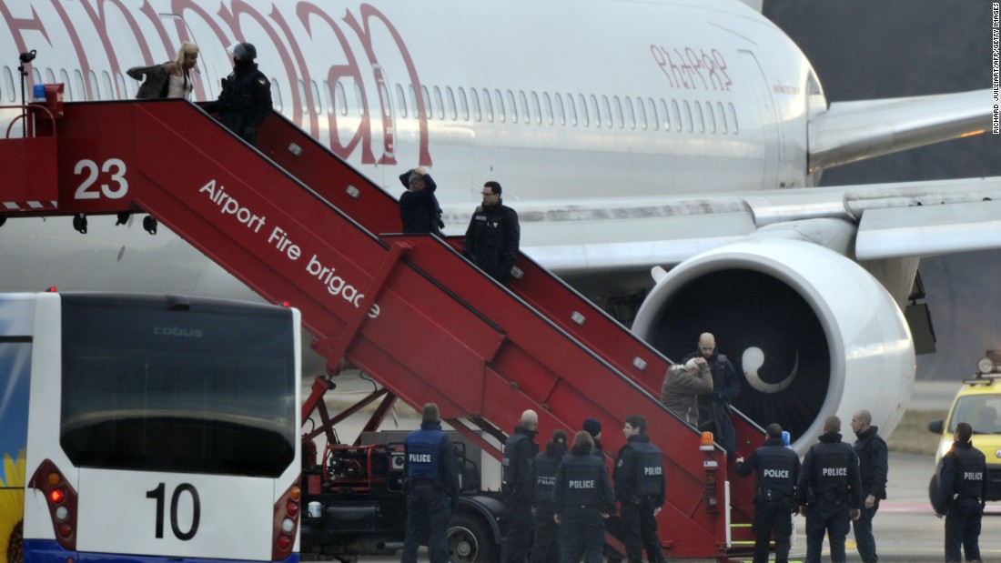 Police evacuate passengers on February 17, 2014 from the Ethiopian Airlines flight en route to Rome, which was hijacked and forced to land in Geneva, where the hijacker was arrested, police said. 