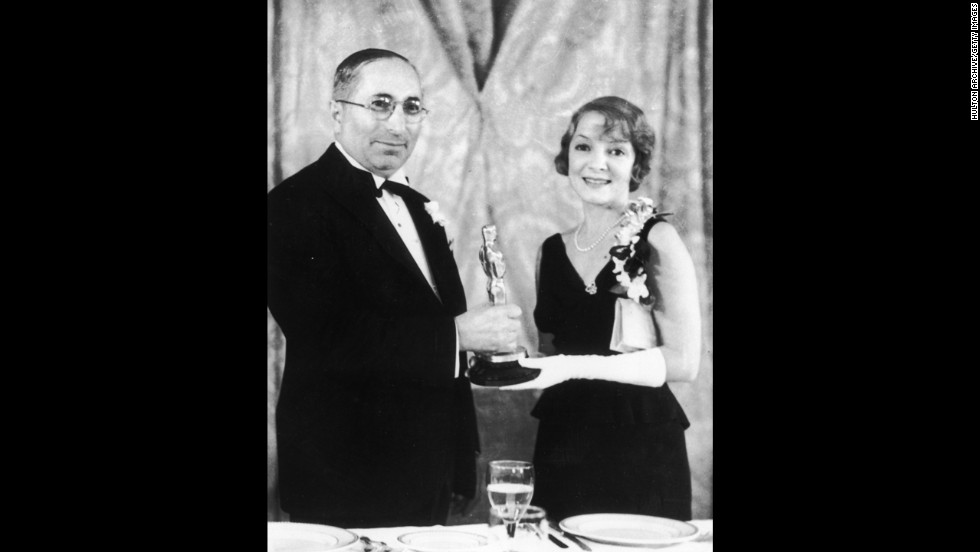 &lt;strong&gt;Helen Hayes (1932):&lt;/strong&gt; Film producer Louis B. Mayer presents the best actress Oscar to Helen Hayes for her role in &quot;The Sin of Madelon Claudet.&quot;