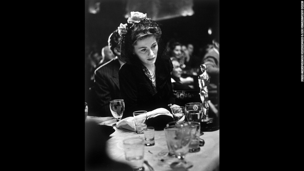 &lt;strong&gt;Joan Fontaine (1942):&lt;/strong&gt; Joan Fontaine looks at the best actress Oscar she won for her role in the film &quot;Suspicion.&quot; 