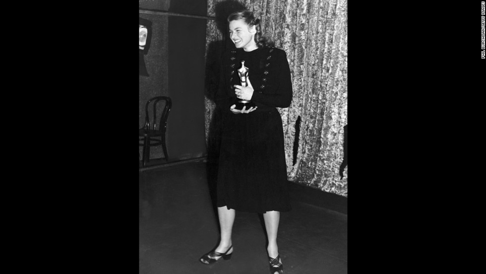 &lt;strong&gt;Ingrid Bergman (1945):&lt;/strong&gt; Ingrid Bergman didn't have to wait long to hold her own best actress award. Here, she poses with the Oscar she earned for her role in the film &quot;Gaslight.&quot;