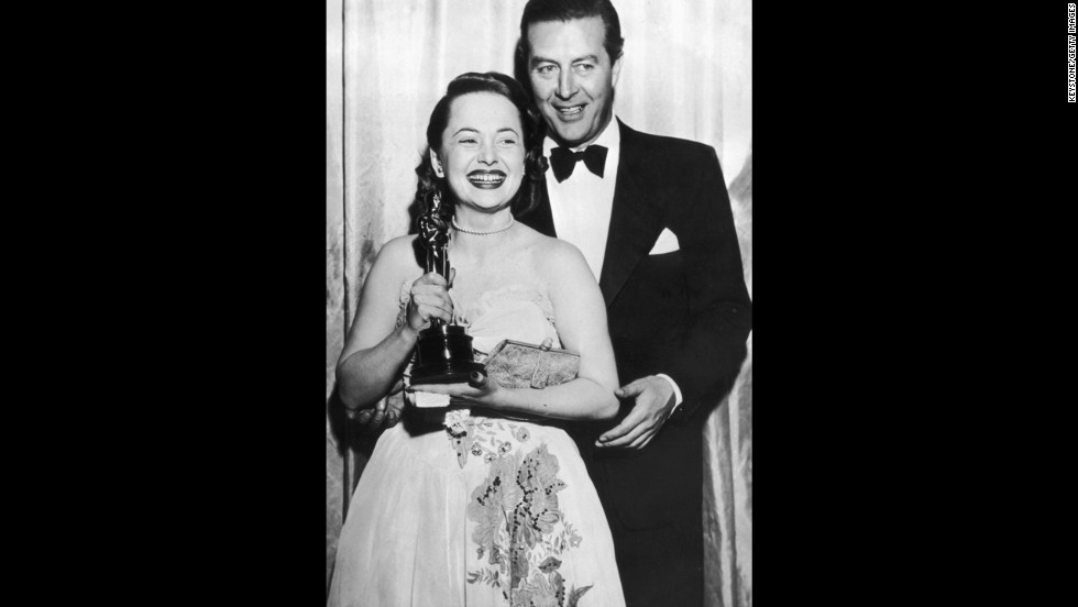 &lt;strong&gt;Olivia de Havilland (1947):&lt;/strong&gt; Olivia de Havilland receives her best actress Oscar from actor Ray Milland for her performance in &quot;To Each His Own.&quot;