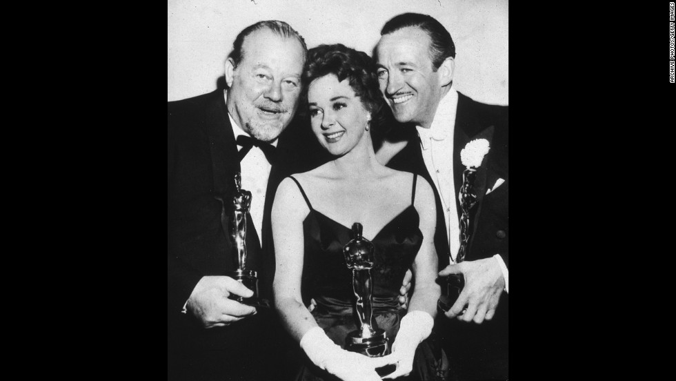 &lt;strong&gt;Susan Hayward (1959):&lt;/strong&gt; From left, actor Burl Ives, actress Susan Hayward and actor David Niven pose with their Oscars in 1959. Hayward won for her role in &quot;I Want to Live!&quot;