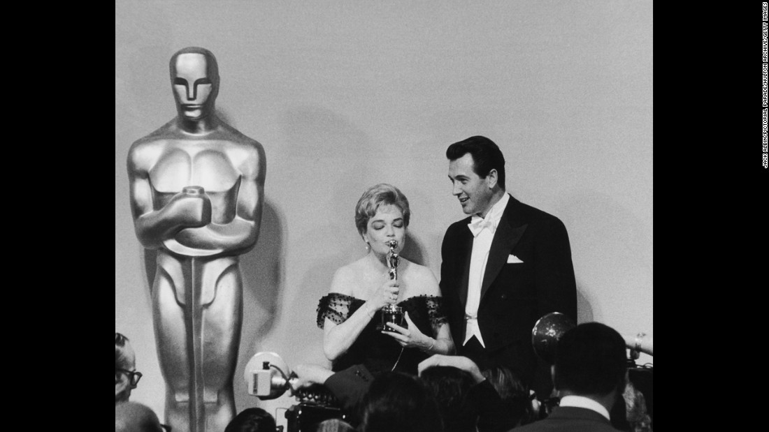 &lt;strong&gt;Simone Signoret (1960):&lt;/strong&gt; Actress Simone Signoret, seen here next to actor Rock Hudson at the Academy Awards ceremony in 1960, won the best actress Oscar for her role in &quot;Room at the Top.&quot; 