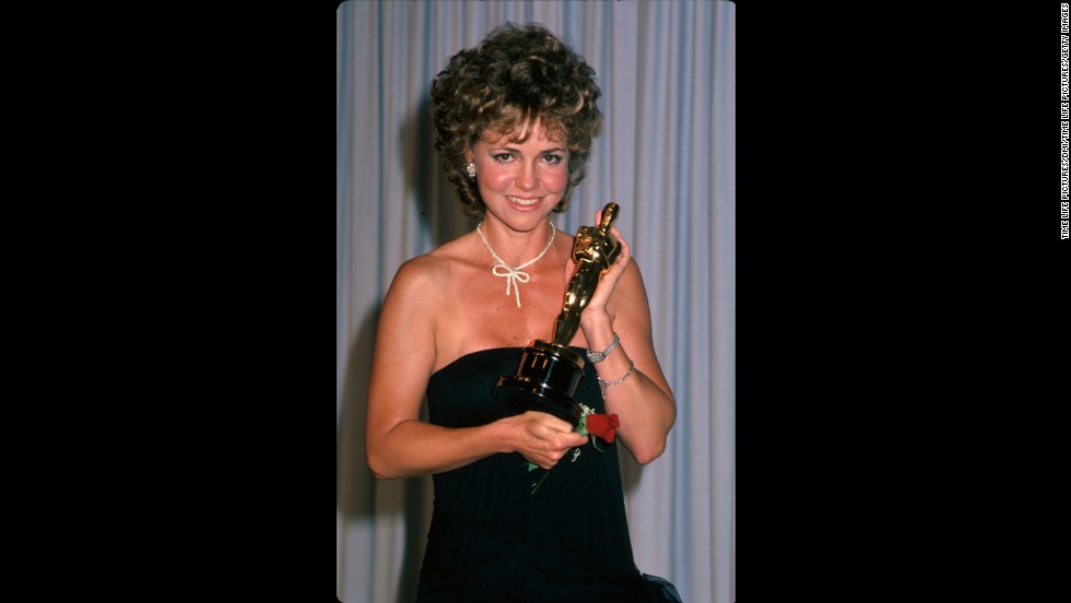 &lt;strong&gt;Sally Field (1985):&lt;/strong&gt; Sally Field holds the best actress Oscar in the press room at the Academy Awards. She won the award, her second, for her role in &quot;Places in the Heart.&quot;