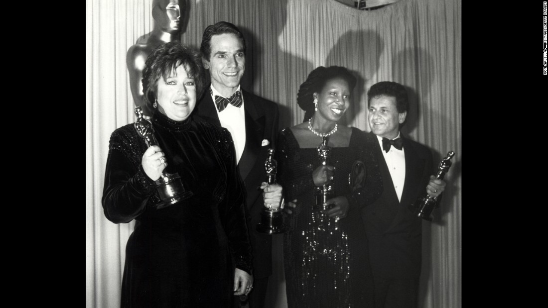 &lt;strong&gt;Kathy Bates (1991):&lt;/strong&gt; Kathy Bates, far left, clutches the best actress award for her role in &quot;Misery.&quot; To her left are fellow Oscar winners Jeremy Irons, Whoopi Goldberg and Joe Pesci.